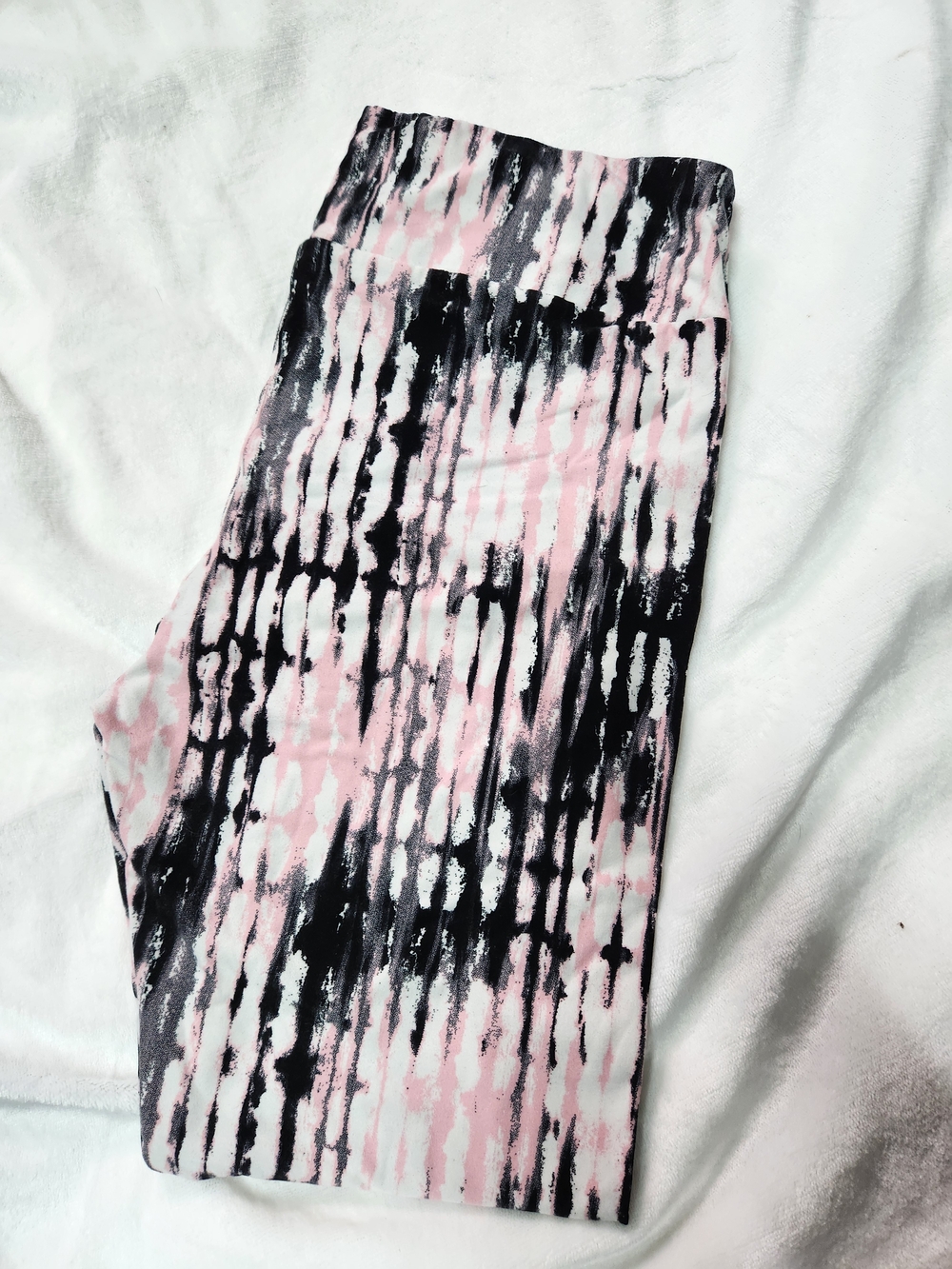 LuLaRoe TC Pink, Black & White Tie-Dye Leggings